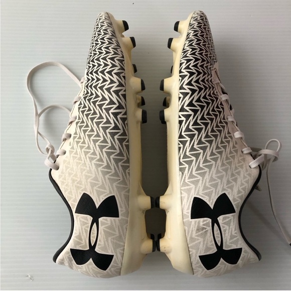Men’s Under Armour Soccer Cleats - Picture 5 of 11